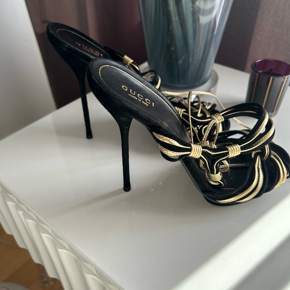 Gucci Ankle-Tie Strappy Sandals in Black/Gold Size 38 - Picture 4 of 6